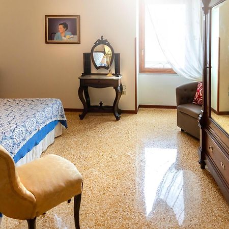 マッサ・ルブレンセ Casa Ermelindaヴィラ エクステリア 写真