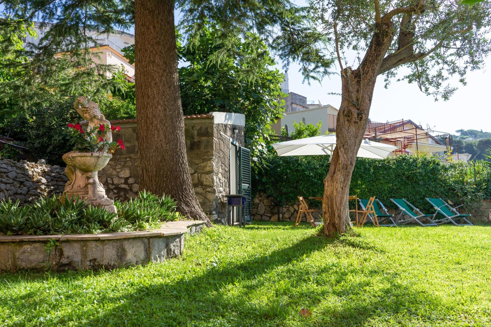 マッサ・ルブレンセ Casa Ermelindaヴィラ エクステリア 写真